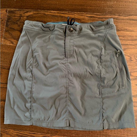 Columbia women’s Gray exercise Skirt with Zipper Pocket and biker liner size 6 - Picture 1 of 8